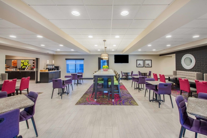 Imagen de los interiores del Hotel La Quinta Inn and Suites By Wyndham Kearney. Foto 16