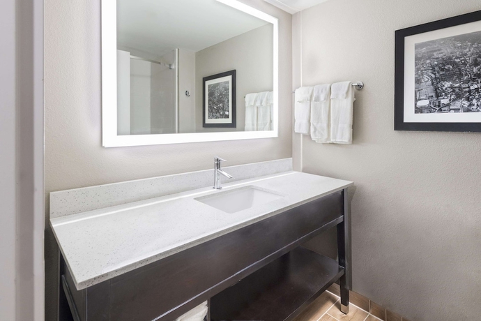 Imagen de la habitación del Hotel La Quinta Inn and Suites By Wyndham Kennesaw. Foto 10