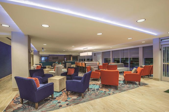 Imagen de los interiores del Hotel La Quinta Inn and Suites By Wyndham Kingman. Foto 11