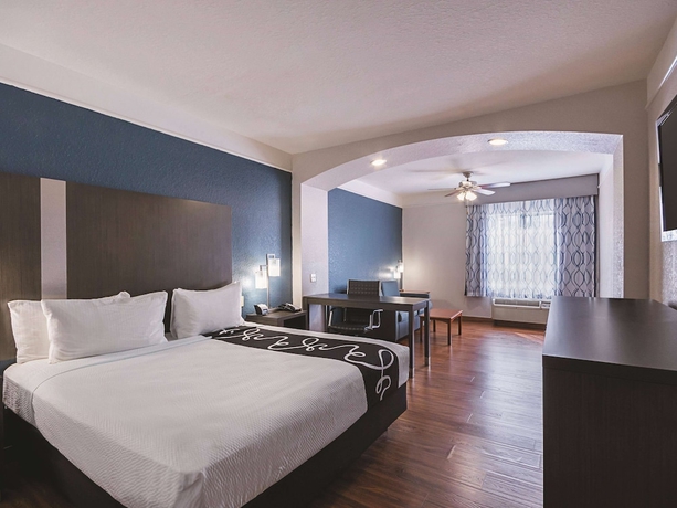 Imagen de la habitación del Hotel La Quinta Inn and Suites By Wyndham Kingwood Houston Iah Airpt. Foto 4