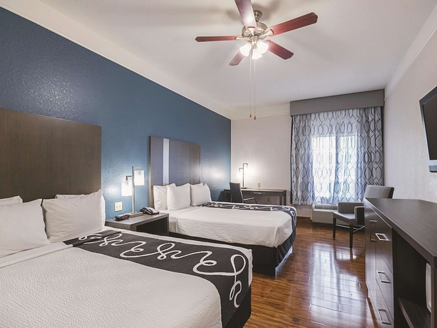 Imagen de la habitación del Hotel La Quinta Inn and Suites By Wyndham Kingwood Houston Iah Airpt. Foto 8