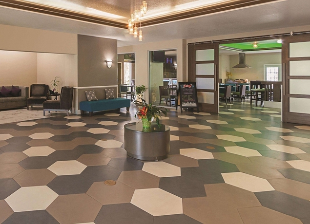 Imagen de los interiores del Hotel La Quinta Inn and Suites By Wyndham Kingwood Houston Iah Airpt. Foto 16