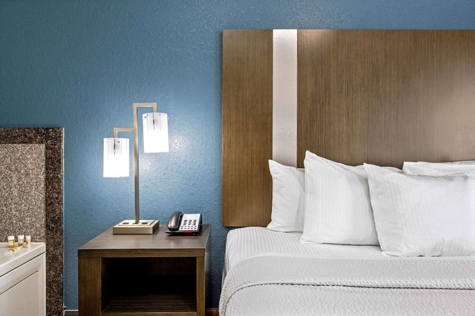 Imagen de la habitación del Hotel La Quinta Inn and Suites By Wyndham Kingwood Houston Iah Airpt. Foto 13