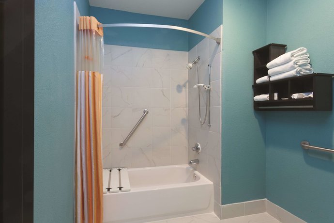 Imagen de la habitación del Hotel La Quinta Inn and Suites By Wyndham Knoxville East. Foto 6