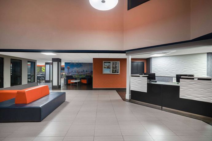Imagen de los interiores del Hotel La Quinta Inn and Suites By Wyndham Knoxville East. Foto 11