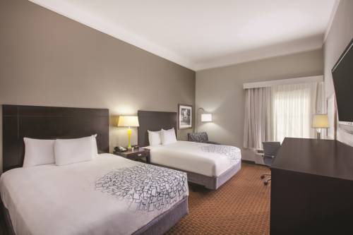 Imagen de la habitación del Hotel La Quinta Inn and Suites By Wyndham Lake Charles Casino Area. Foto 9