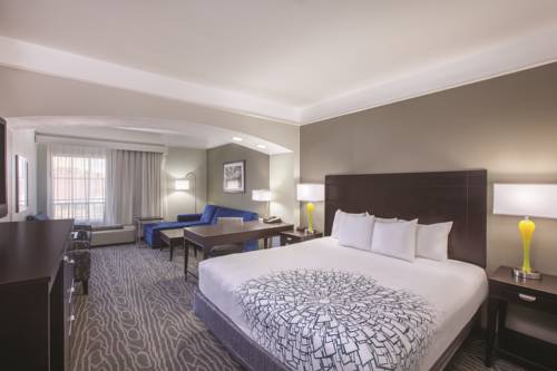 Imagen de la habitación del Hotel La Quinta Inn and Suites By Wyndham Lake Charles Casino Area. Foto 12