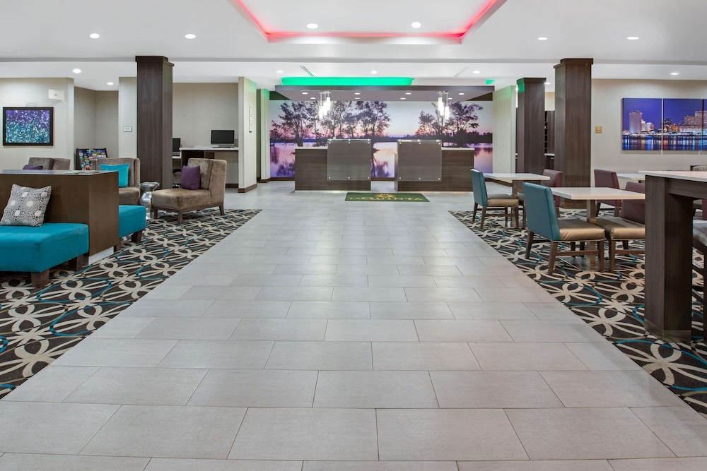 Imagen de los interiores del Hotel La Quinta Inn and Suites By Wyndham Lake Charles - Westlake. Foto 17