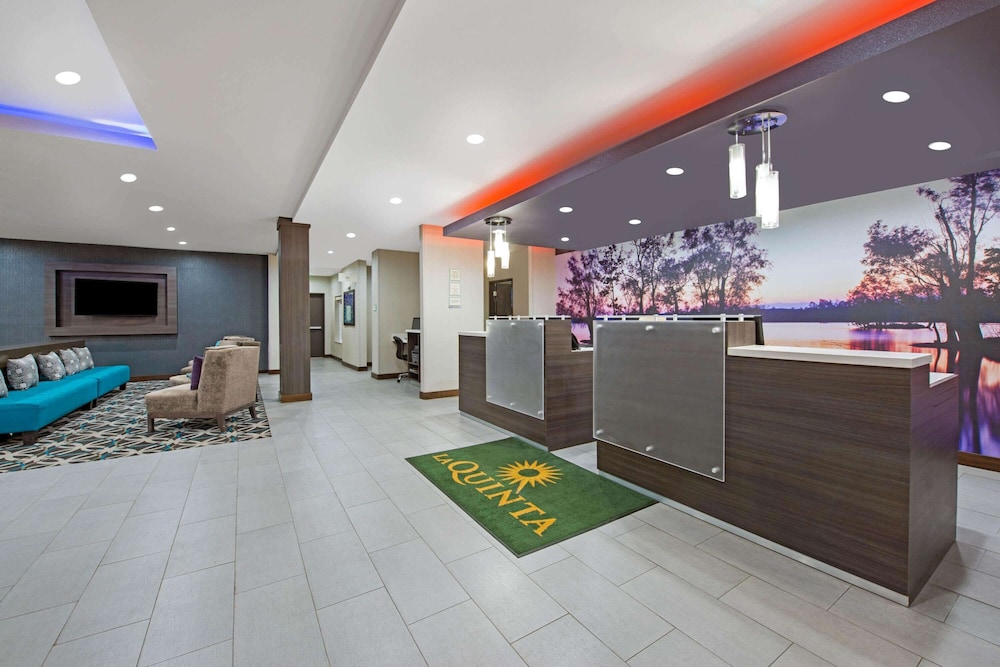 Imagen de los interiores del Hotel La Quinta Inn and Suites By Wyndham Lake Charles - Westlake. Foto 18