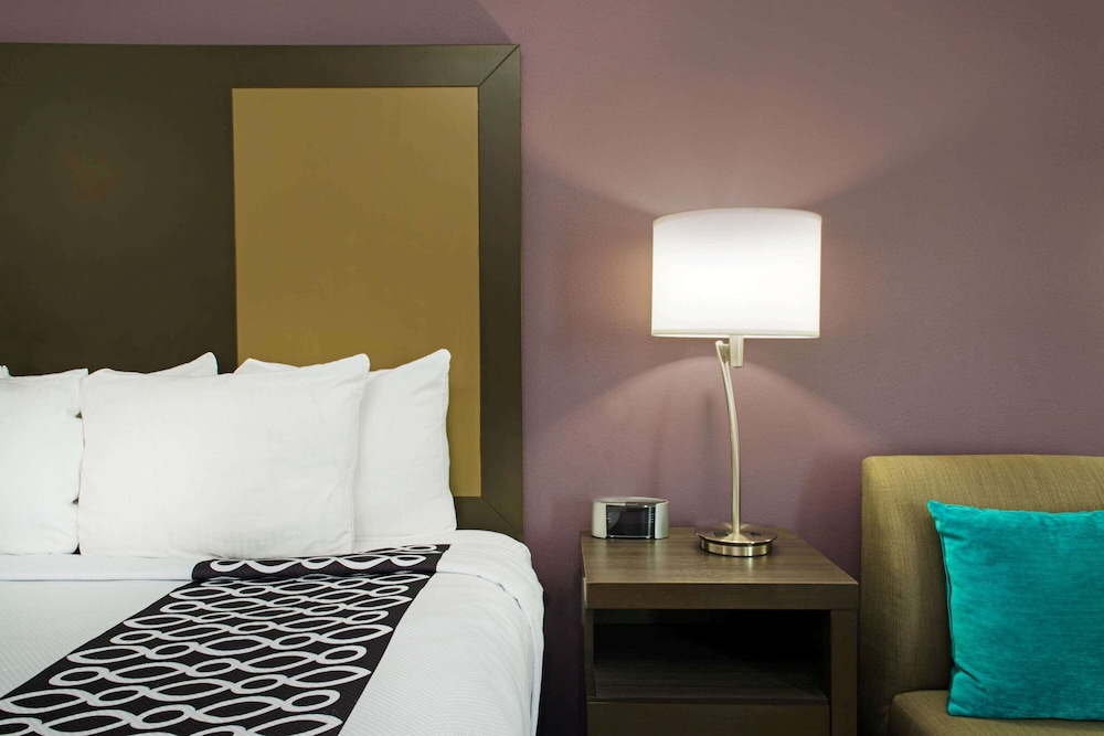 Imagen de la habitación del Hotel La Quinta Inn and Suites By Wyndham Lake Charles - Westlake. Foto 8