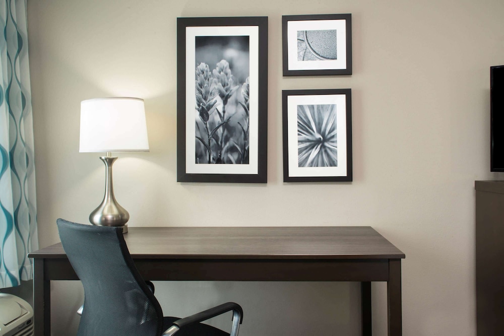 Imagen de la habitación del Hotel La Quinta Inn and Suites By Wyndham Lake Charles - Westlake. Foto 9