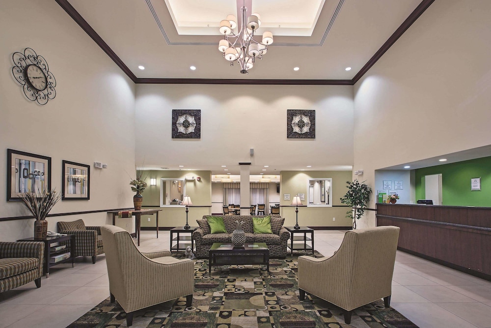 Imagen de los interiores del Hotel La Quinta Inn and Suites By Wyndham Lancaster. Foto 16