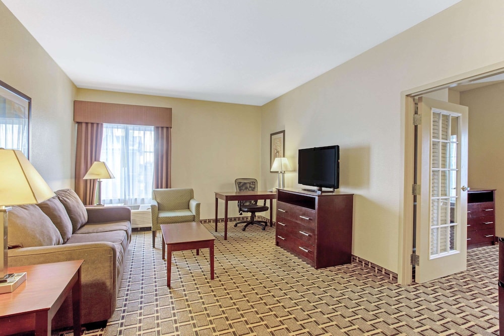 Imagen de la habitación del Hotel La Quinta Inn and Suites By Wyndham Lancaster. Foto 13