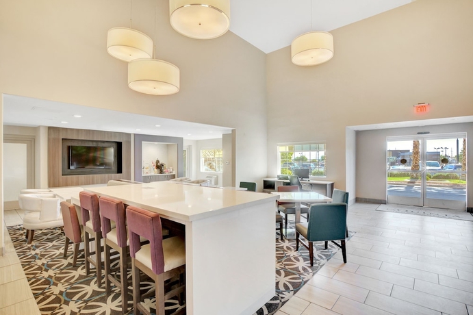 Imagen de los interiores del Hotel La Quinta Inn and Suites By Wyndham Las Vegas Nellis. Foto 19