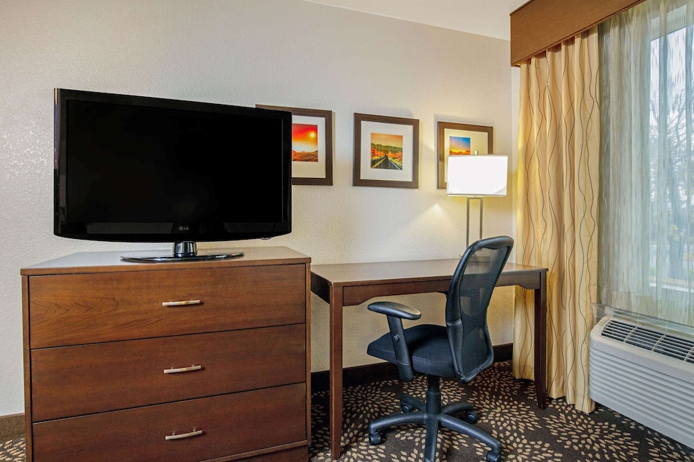 Imagen de la habitación del Hotel La Quinta Inn and Suites By Wyndham Las Vegas Red Rock. Foto 9