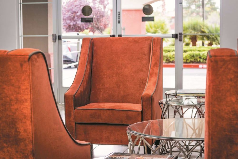 Imagen de los interiores del Hotel La Quinta Inn and Suites By Wyndham Las Vegas Red Rock. Foto 16