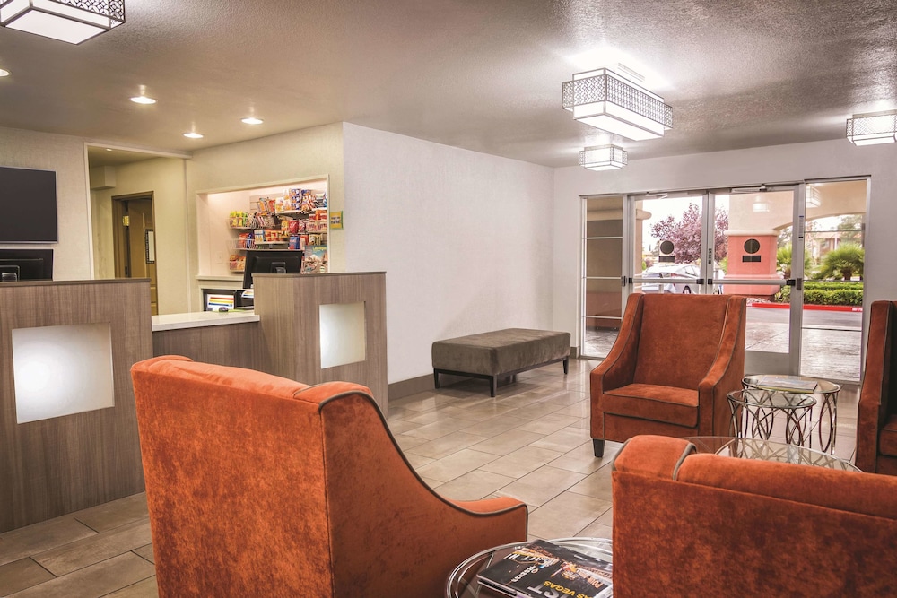 Imagen de los interiores del Hotel La Quinta Inn and Suites By Wyndham Las Vegas Red Rock. Foto 17