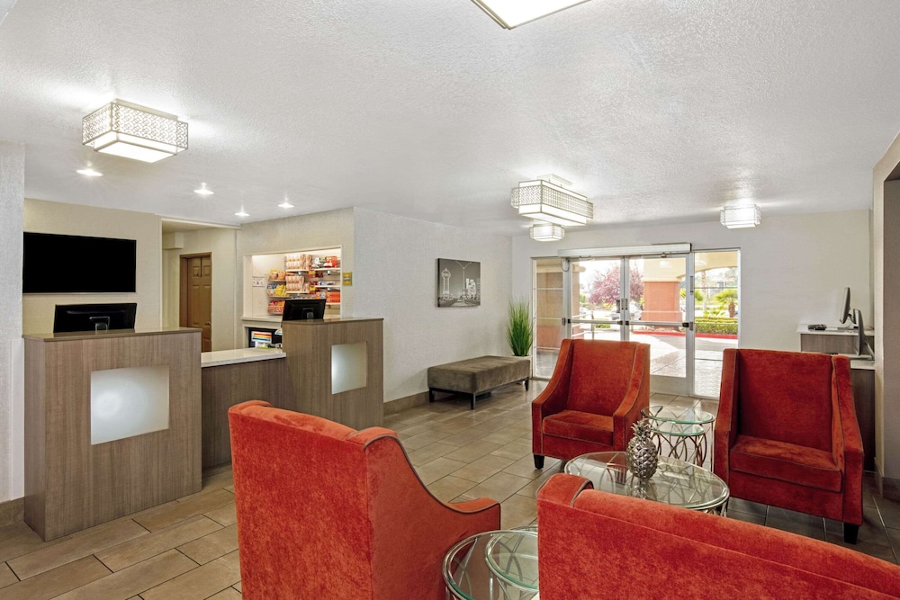 Imagen de los interiores del Hotel La Quinta Inn and Suites By Wyndham Las Vegas Red Rock. Foto 20