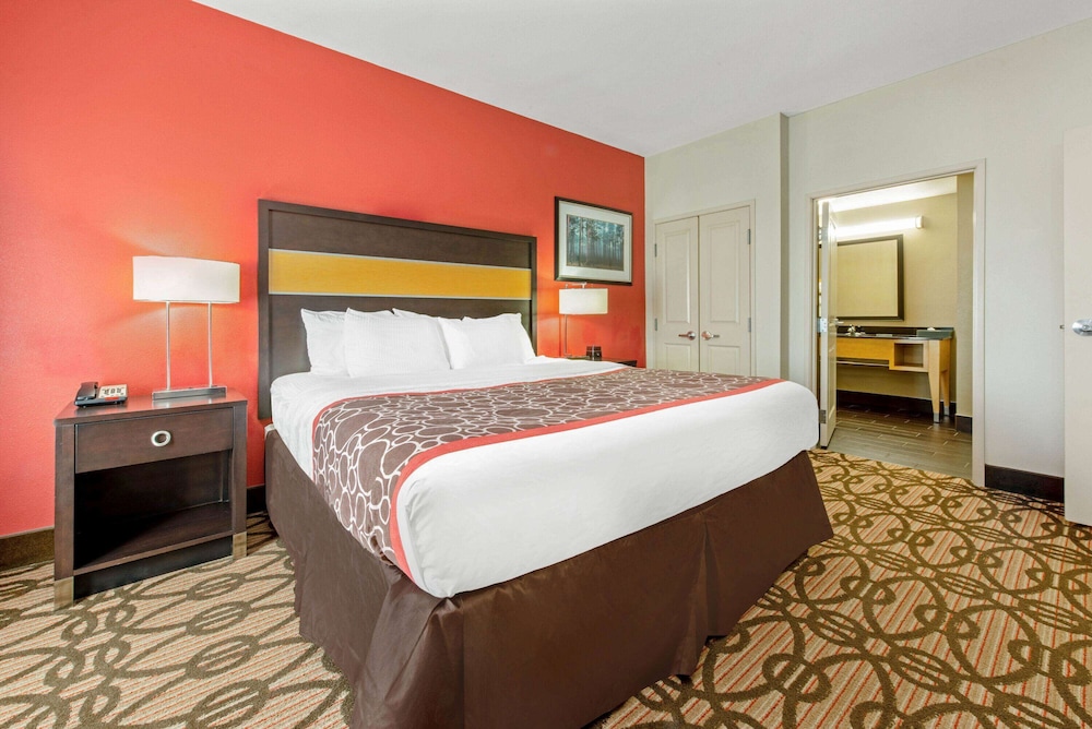 Imagen de la habitación del Hotel La Quinta Inn and Suites By Wyndham Leesville Ft. Polk. Foto 15