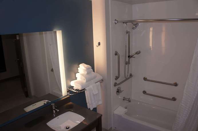 Imagen de la habitación del Hotel La Quinta Inn and Suites By Wyndham Littleton/red Rocks. Foto 6