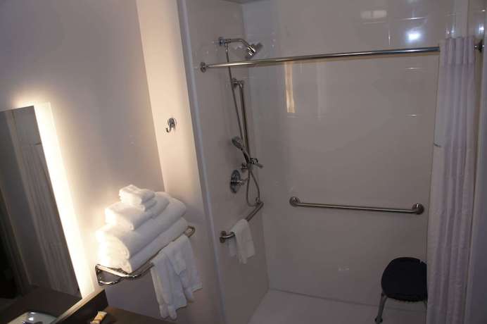 Imagen de la habitación del Hotel La Quinta Inn and Suites By Wyndham Littleton/red Rocks. Foto 7
