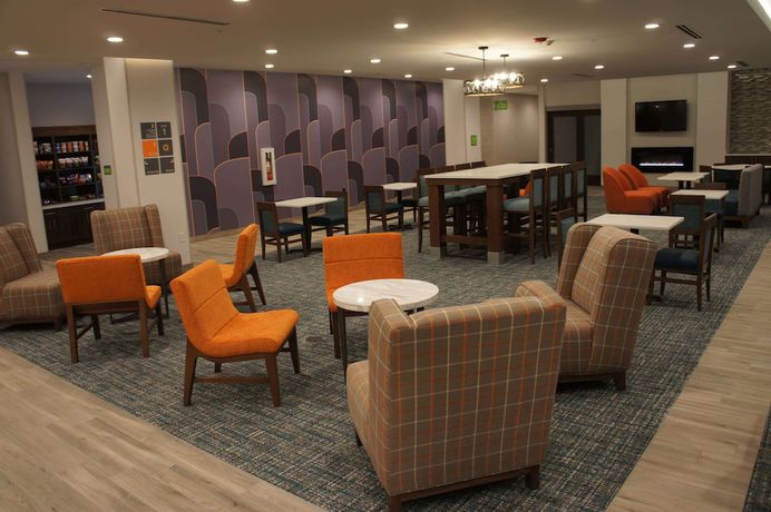 Imagen de los interiores del Hotel La Quinta Inn and Suites By Wyndham Littleton/red Rocks. Foto 11