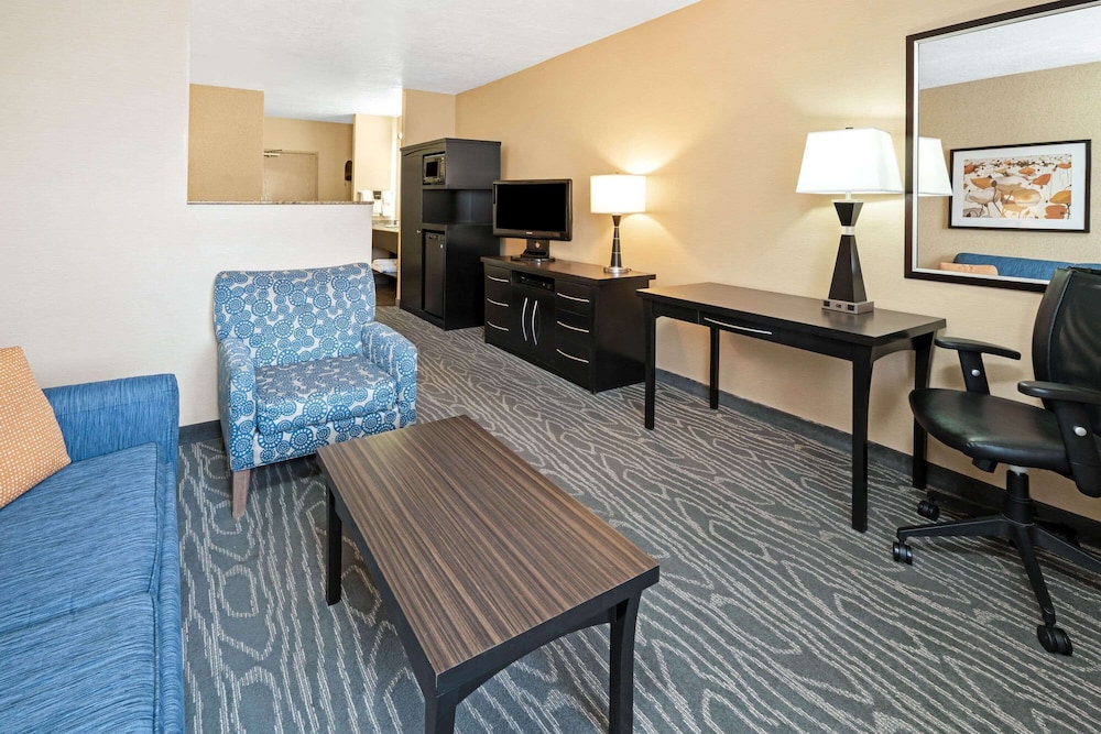Imagen de la habitación del Hotel La Quinta Inn and Suites By Wyndham Logan. Foto 8