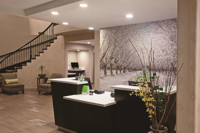 Imagen de los interiores del Hotel La Quinta Inn and Suites By Wyndham Los Banos. Foto 8