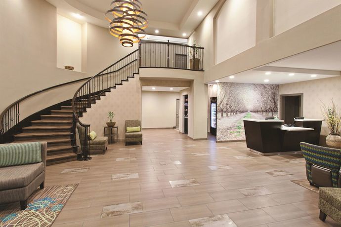 Imagen de los interiores del Hotel La Quinta Inn and Suites By Wyndham Los Banos. Foto 9