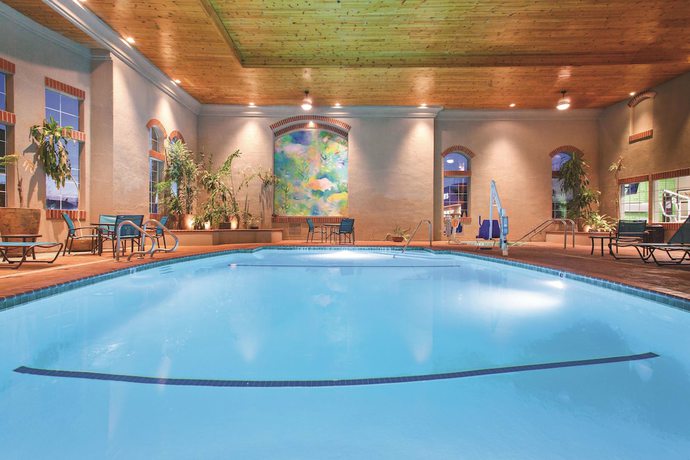 Imagen de la piscina del Hotel La Quinta Inn and Suites By Wyndham Los Banos. Foto 12