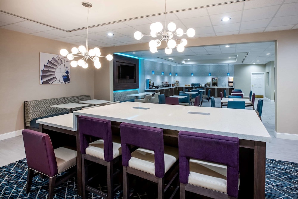 Imagen de los interiores del Hotel La Quinta Inn and Suites By Wyndham Lubbock North. Foto 16