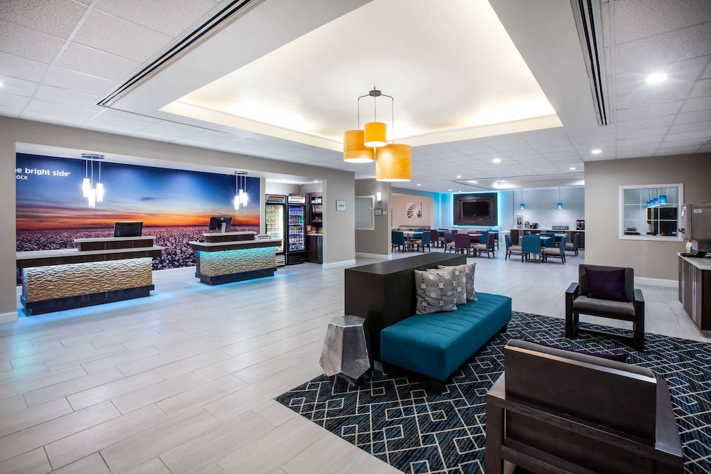 Imagen de los interiores del Hotel La Quinta Inn and Suites By Wyndham Lubbock North. Foto 17