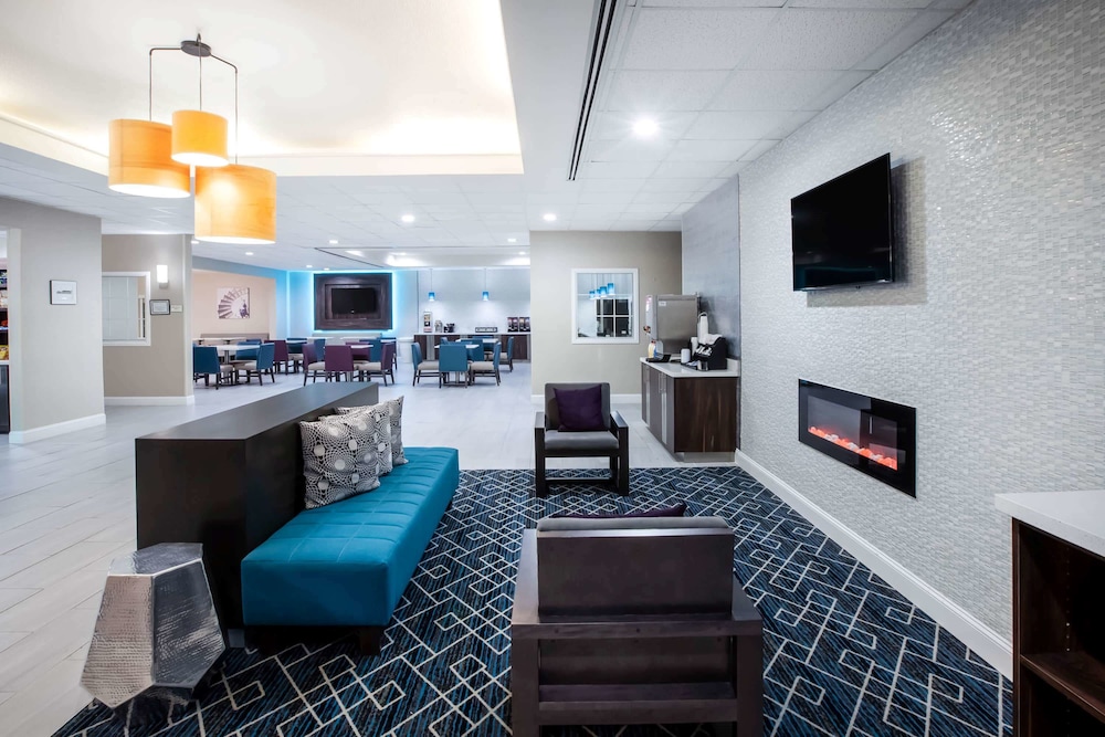Imagen de los interiores del Hotel La Quinta Inn and Suites By Wyndham Lubbock North. Foto 18