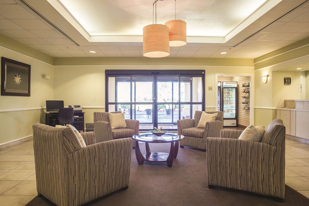 Imagen de los interiores del Hotel La Quinta Inn and Suites By Wyndham Lubbock North. Foto 19