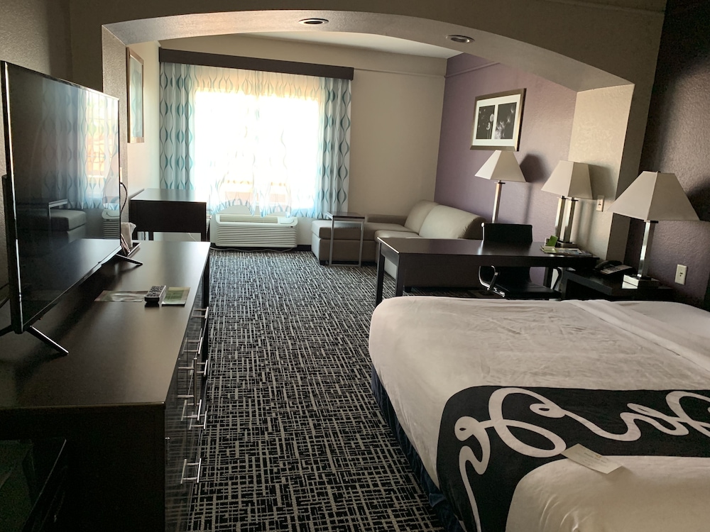 Imagen de la habitación del Hotel La Quinta Inn and Suites By Wyndham Lubbock North. Foto 14