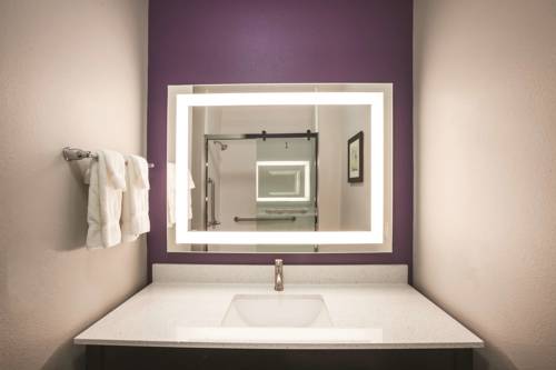 Imagen de la habitación del Hotel La Quinta Inn and Suites By Wyndham Lubbock South. Foto 4