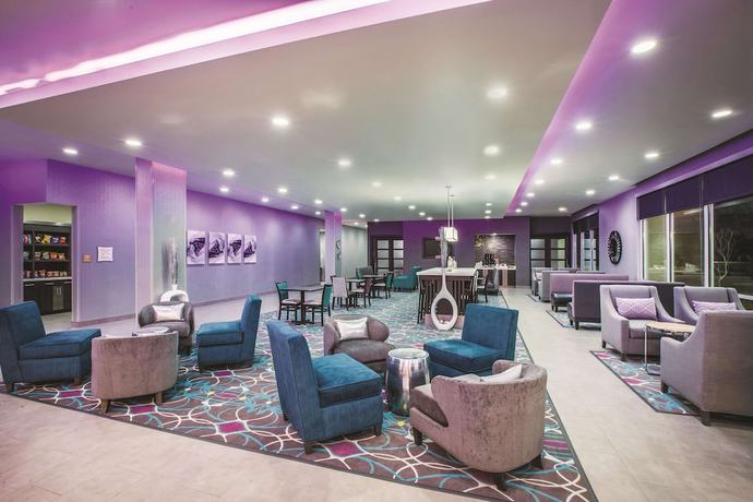 Imagen de los interiores del Hotel La Quinta Inn and Suites By Wyndham Lubbock South. Foto 8