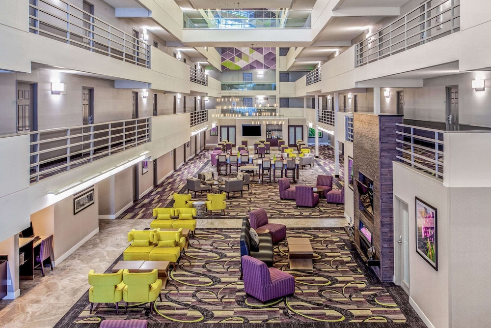 Imagen de los interiores del Hotel La Quinta Inn and Suites By Wyndham Lubbock West Medical Centr. Foto 17