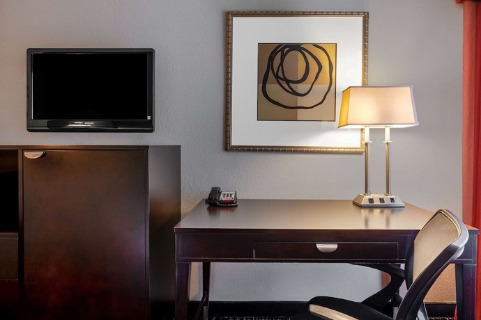 Imagen de la habitación del Hotel La Quinta Inn and Suites By Wyndham Lumberton. Foto 2