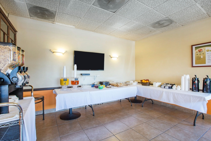 Imagen del bar/restaurante del Hotel La Quinta Inn and Suites By Wyndham Madera. Foto 6