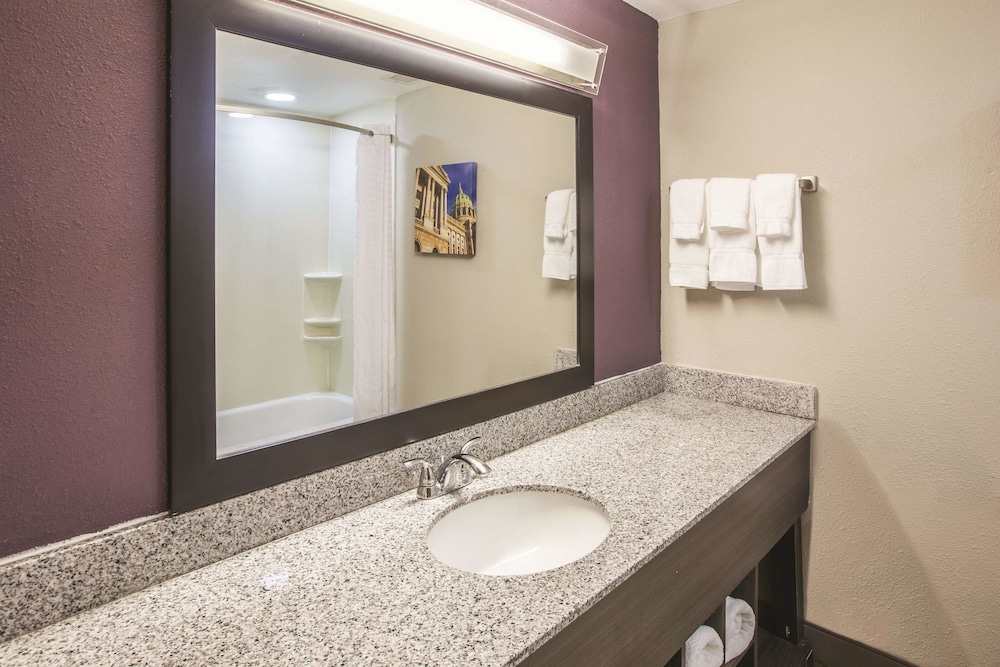 Imagen de la habitación del Hotel La Quinta Inn and Suites By Wyndham Mechanicsburg - Harrisburg. Foto 8