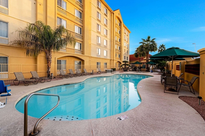 Imagen de la piscina del Hotel La Quinta Inn and Suites By Wyndham Mesa Superstition Springs. Foto 19