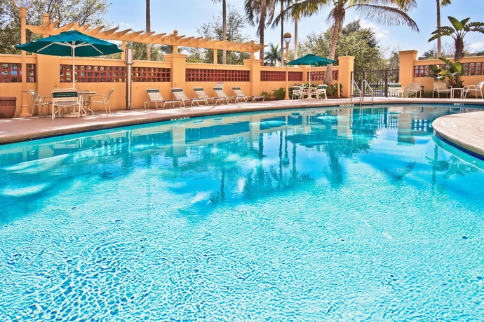 Imagen de los exteriores del Hotel La Quinta Inn and Suites By Wyndham Miami Airport West. Foto 15