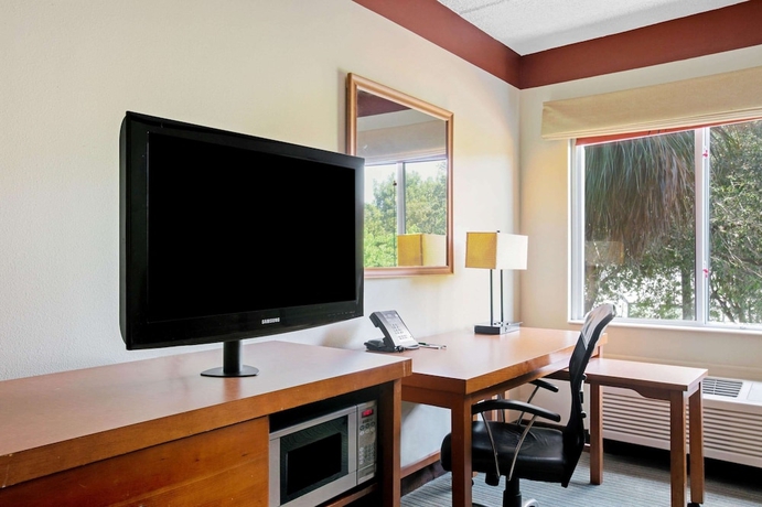 Imagen de la habitación del Hotel La Quinta Inn and Suites By Wyndham Miami Cutler Bay. Foto 2