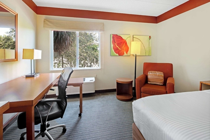 Imagen de la habitación del Hotel La Quinta Inn and Suites By Wyndham Miami Cutler Bay. Foto 6