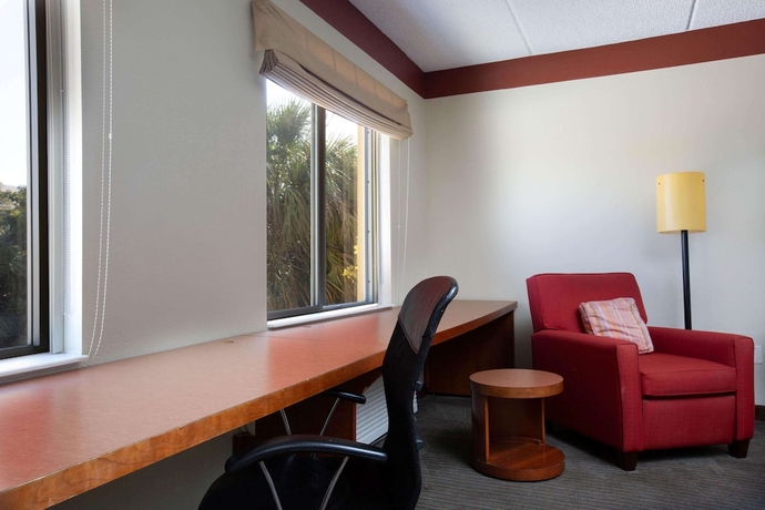 Imagen de la habitación del Hotel La Quinta Inn and Suites By Wyndham Miami Cutler Bay. Foto 15