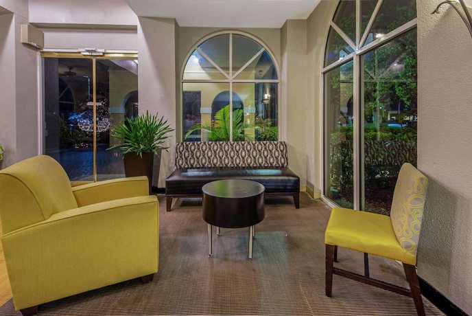 Imagen de los interiores del Hotel La Quinta Inn and Suites By Wyndham Miami Lakes. Foto 12