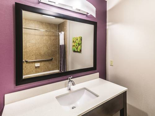 Imagen de la habitación del Hotel La Quinta Inn and Suites By Wyndham Mission At West Mcallen. Foto 3