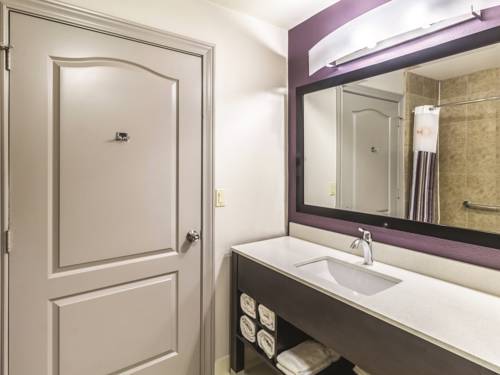 Imagen de la habitación del Hotel La Quinta Inn and Suites By Wyndham Mission At West Mcallen. Foto 8