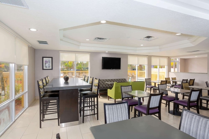 Imagen del bar/restaurante del Hotel La Quinta Inn and Suites By Wyndham Mobile - Daphne. Foto 5